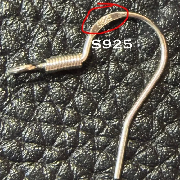 Handmade blue faux leather earrings with treble cleft charms - Picture 3 of 3